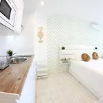 - New Central Studio Plata With Balcony דירה