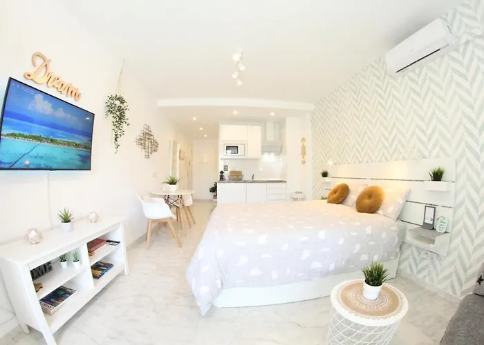 - New Central Studio Plata With Balcony Torremolinos