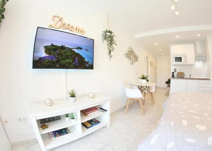 - New Central Studio Plata With Balcony Torremolinos