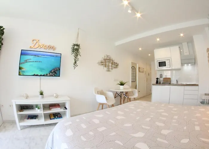 - New Central Studio Plata With Balcony Torremolinos