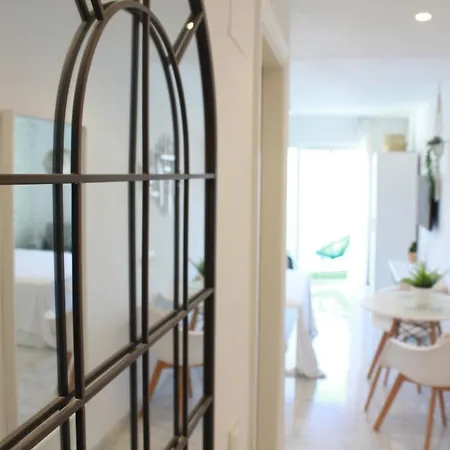 - New Central Studio Plata With Balcony Lägenhet