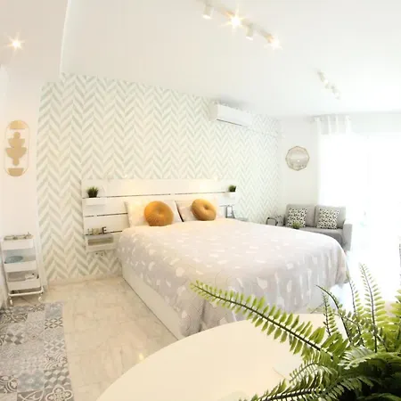 - New Central Studio Plata With Balcony Lägenhet *