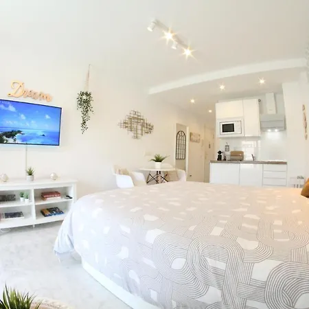 - New Central Studio Plata With Balcony Lägenhet