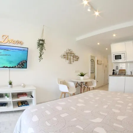 - New Central Studio Plata With Balcony Torremolinos