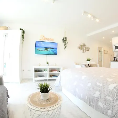 - New Central Studio Plata With Balcony Torremolinos